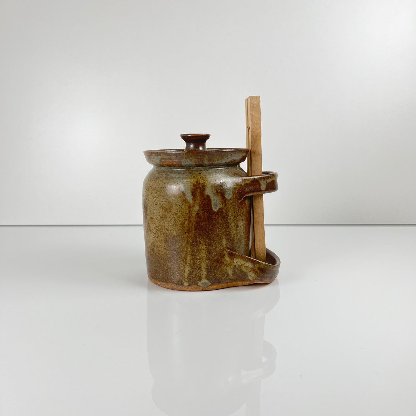 Pot à cornichon en grès avec pince