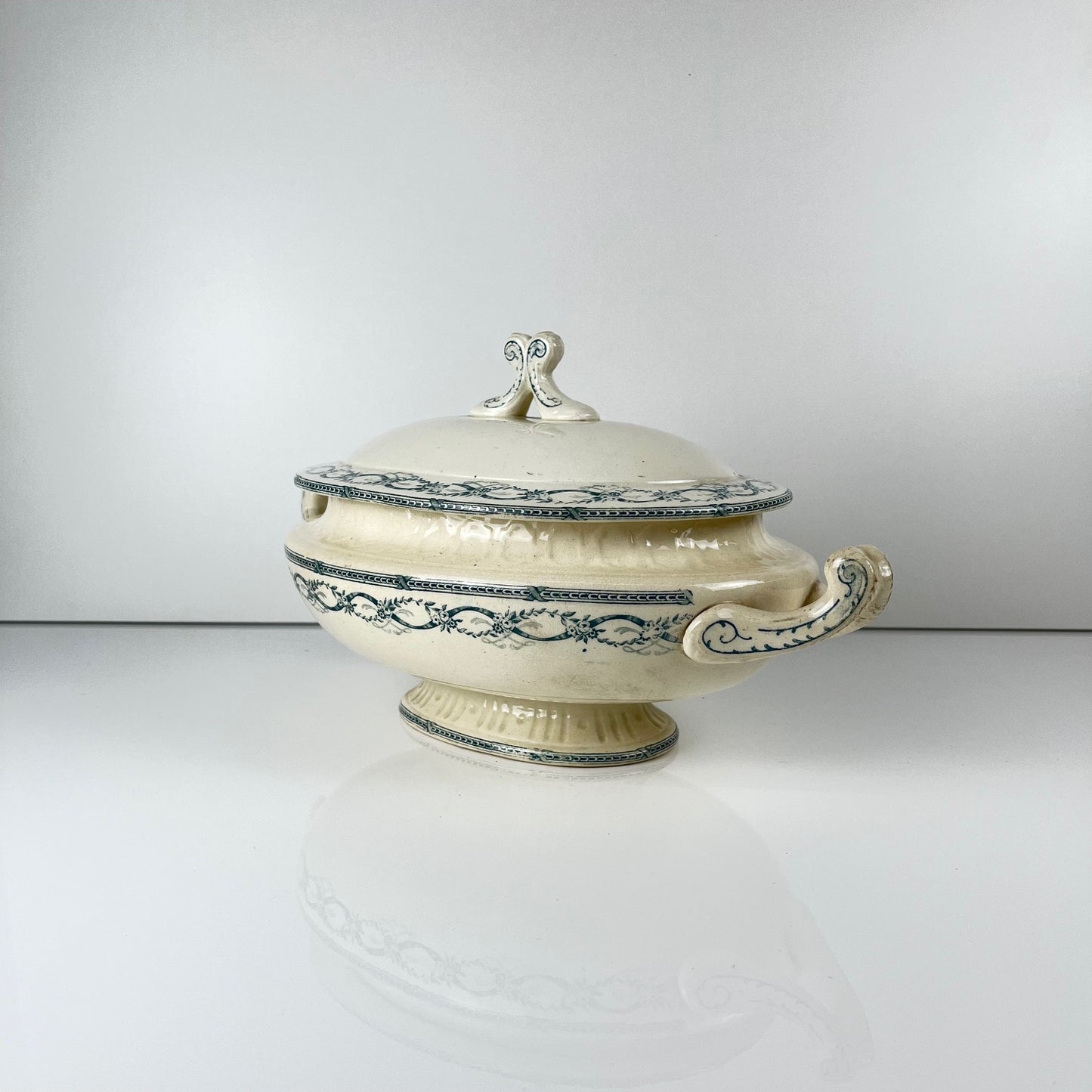 Soupière Salins "Recamier" terre de fer, fin XIXe siècle