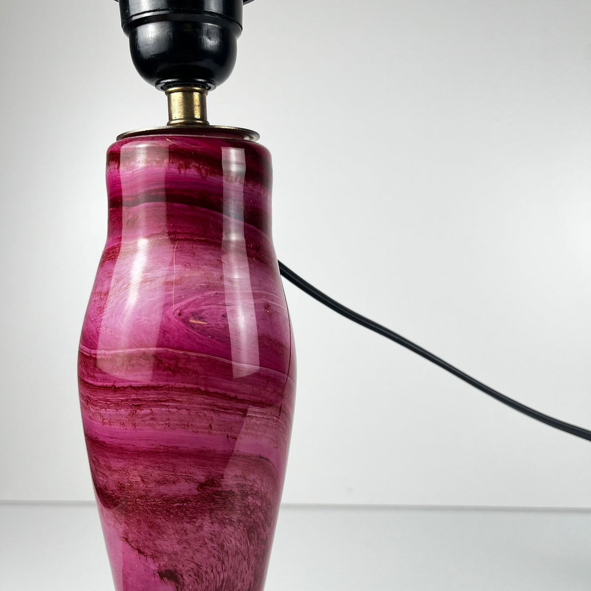 Pied de lampe en verre marmoréen rose par René Courson (1980/90)
