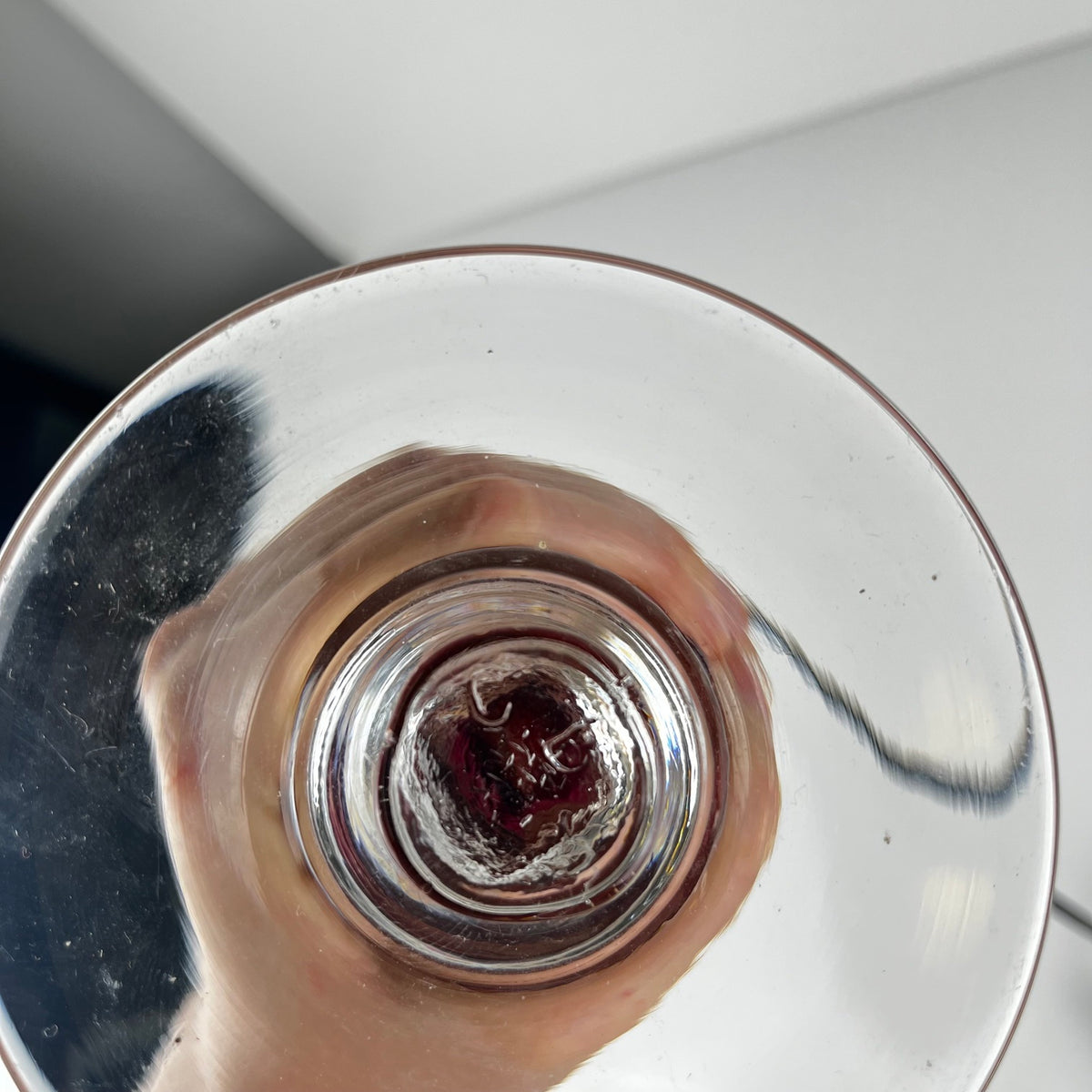 Pied de lampe en verre marmoréen rose par René Courson (1980/90)