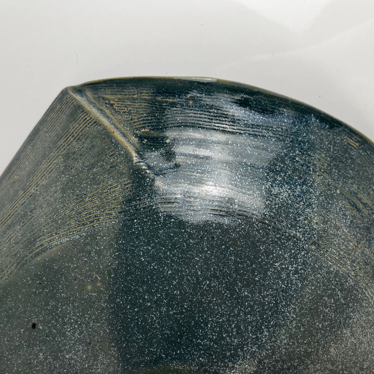 Coupe en céramique émaillé bleu/vert foncé par Pierre Baey , 1960