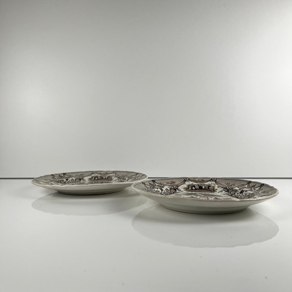 Pair of antique fine earthenware dessert plates by David Johnston (Bordeaux), 19th century.