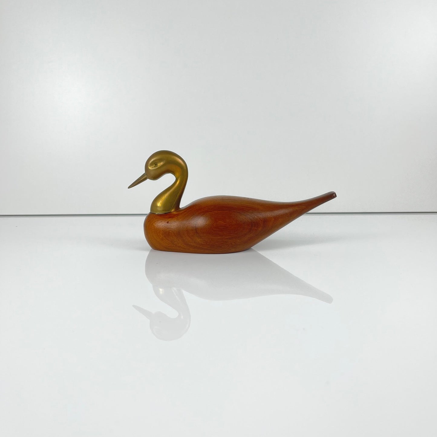 Sculpture midcentury de canard en teck et laiton, 1960/70
