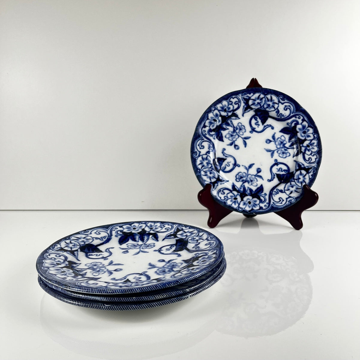 Set de 4 Assiettes à dessert en Terre de Fer « Flora » – Creil et Montereau, XIXe siècle, bleu