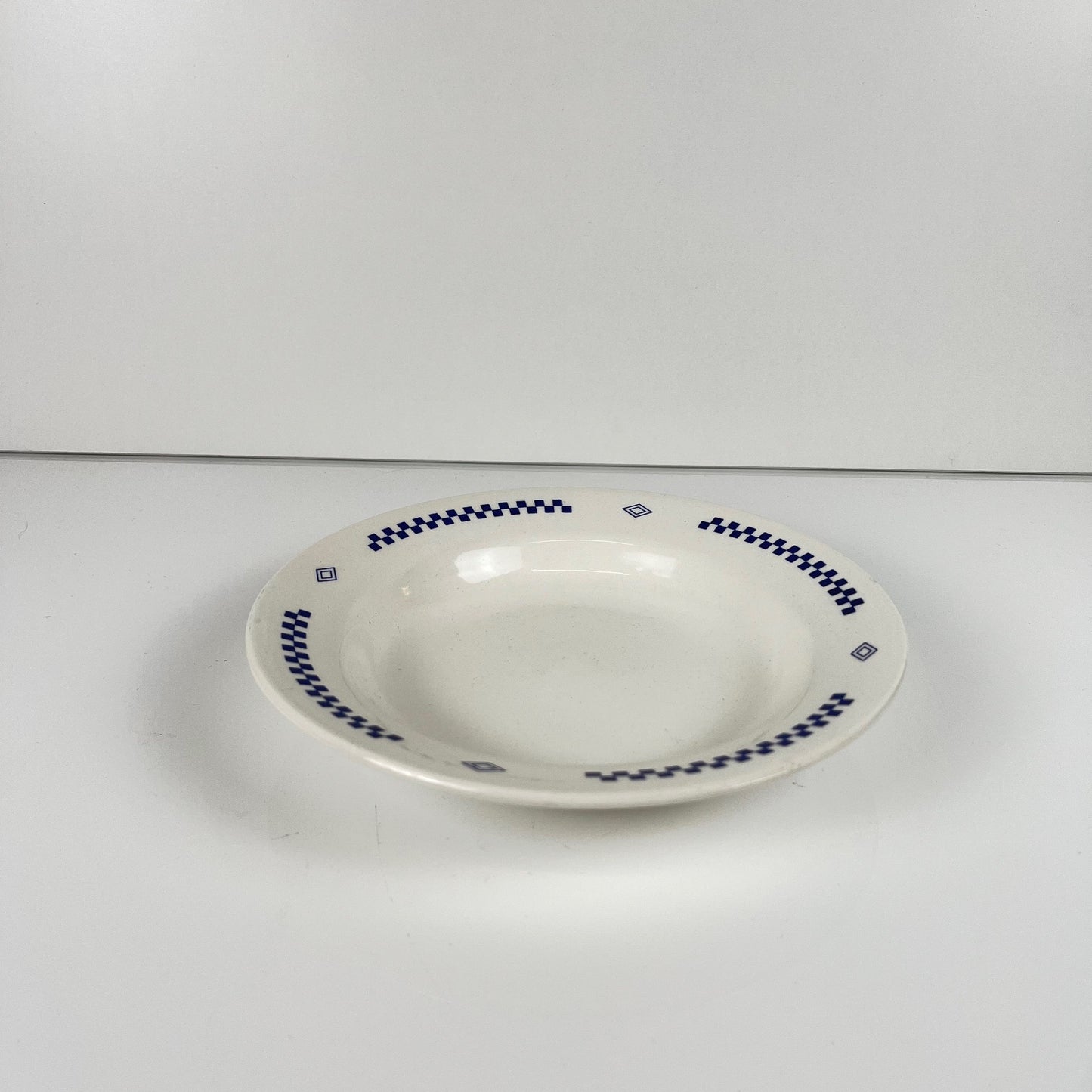 Set de 7 assiettes creuses Lustucru ,damier bleu , 1950/80