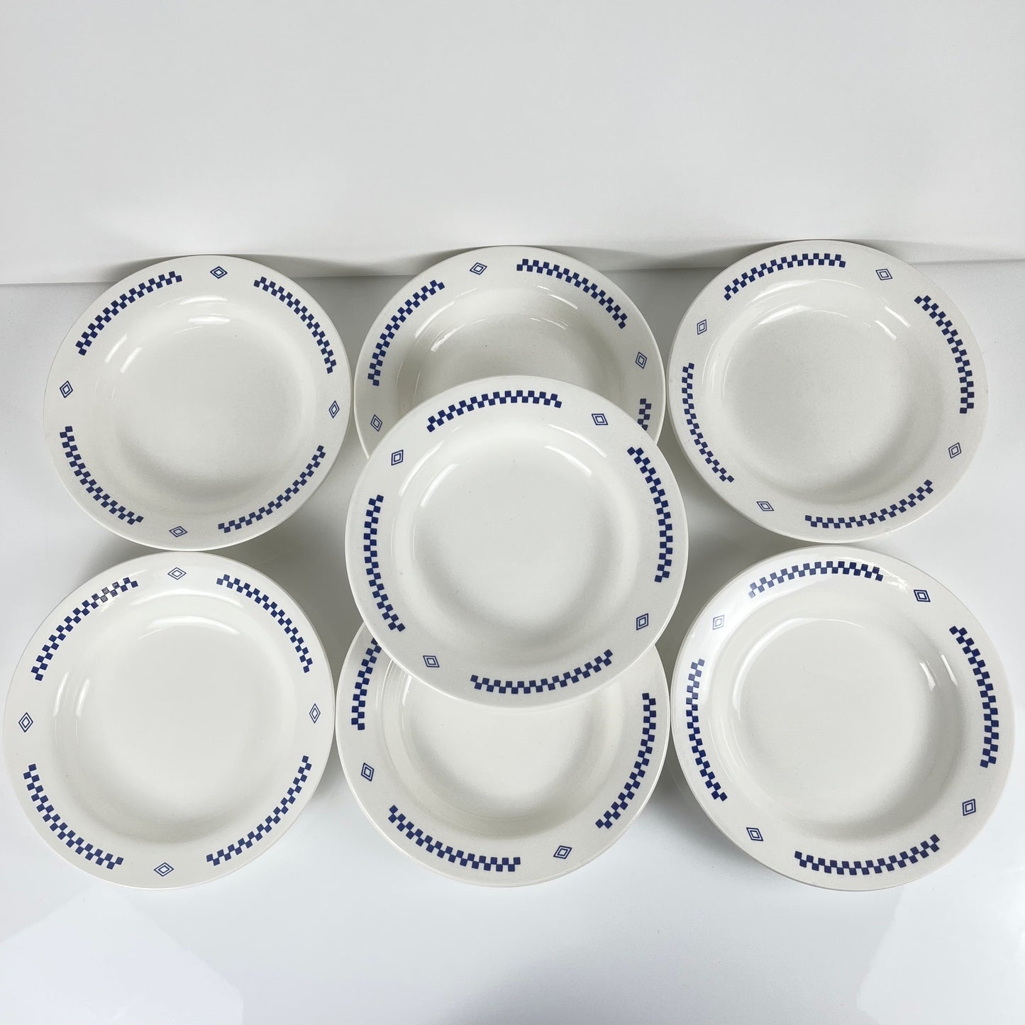 Set de 7 assiettes creuses Lustucru ,damier bleu , 1950/80