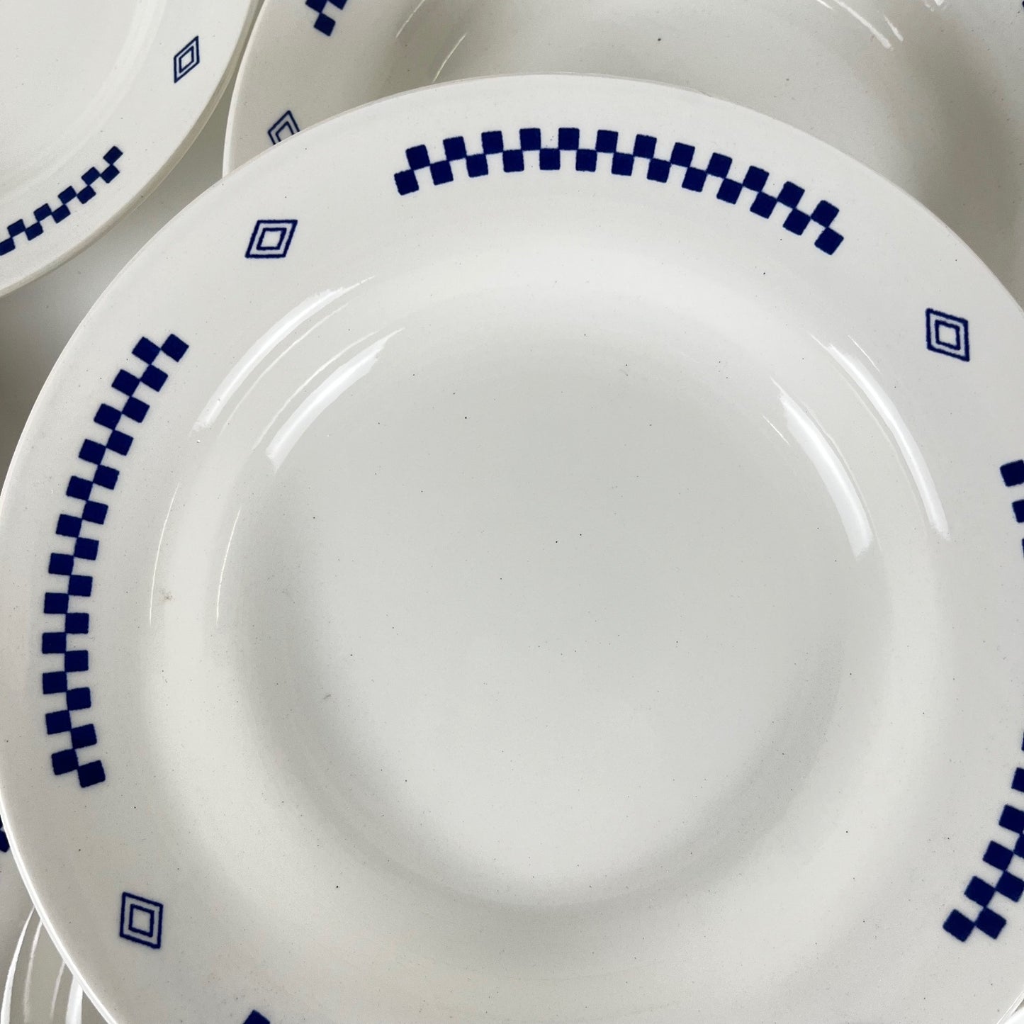 Set de 7 assiettes creuses Lustucru ,damier bleu , 1950/80