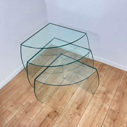Trio de table gigogne en verre translucide CAMIF, 1980