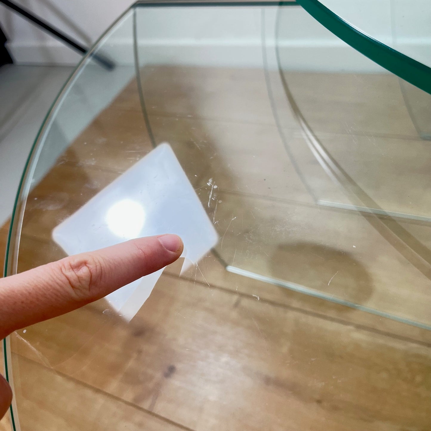 Trio de table gigogne en verre translucide CAMIF, 1980