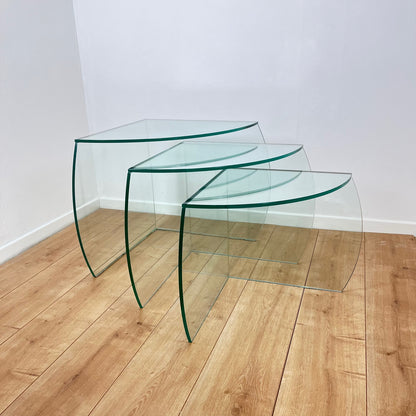 Trio de table gigogne en verre translucide CAMIF, 1980