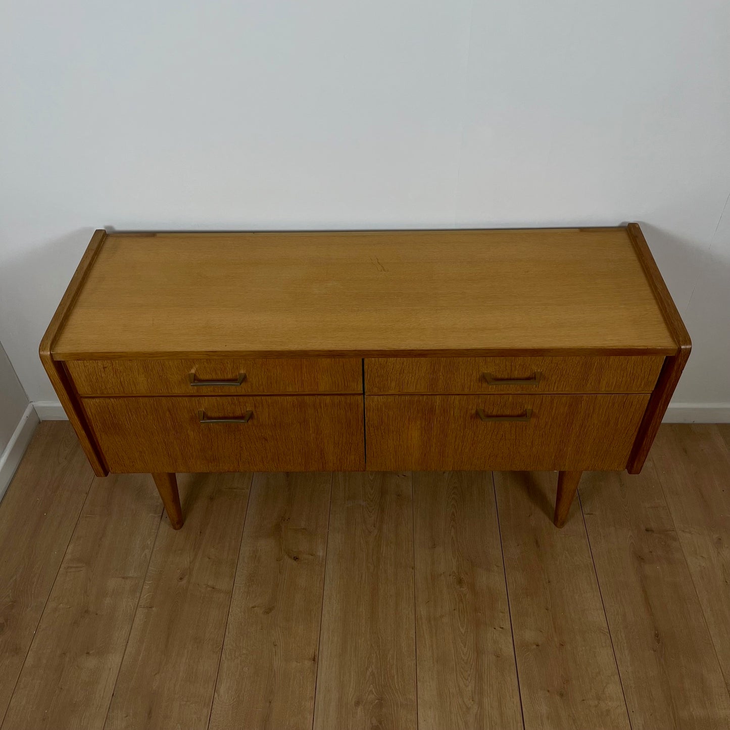 Buffet bas vintage en bois clair , 1960/70