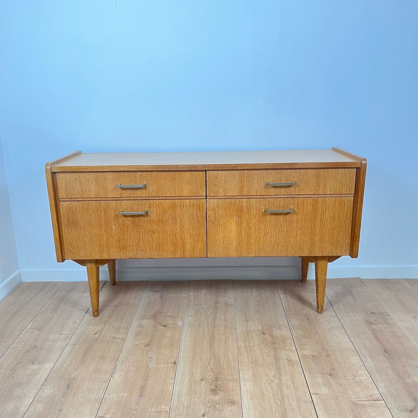 Buffet bas vintage en bois clair , 1960/70