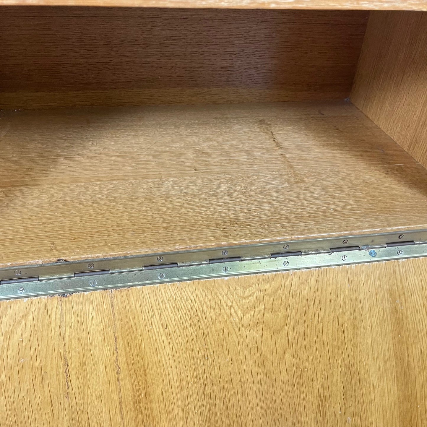 Buffet bas vintage en bois clair , 1960/70