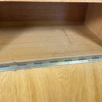 Buffet bas vintage en bois clair , 1960/70