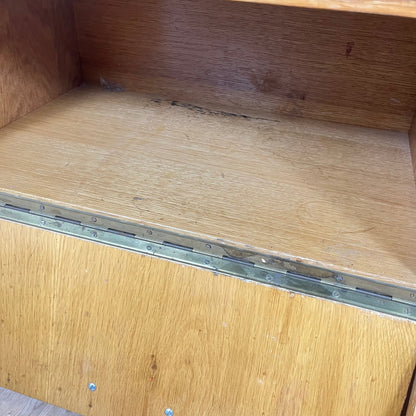 Buffet bas vintage en bois clair , 1960/70