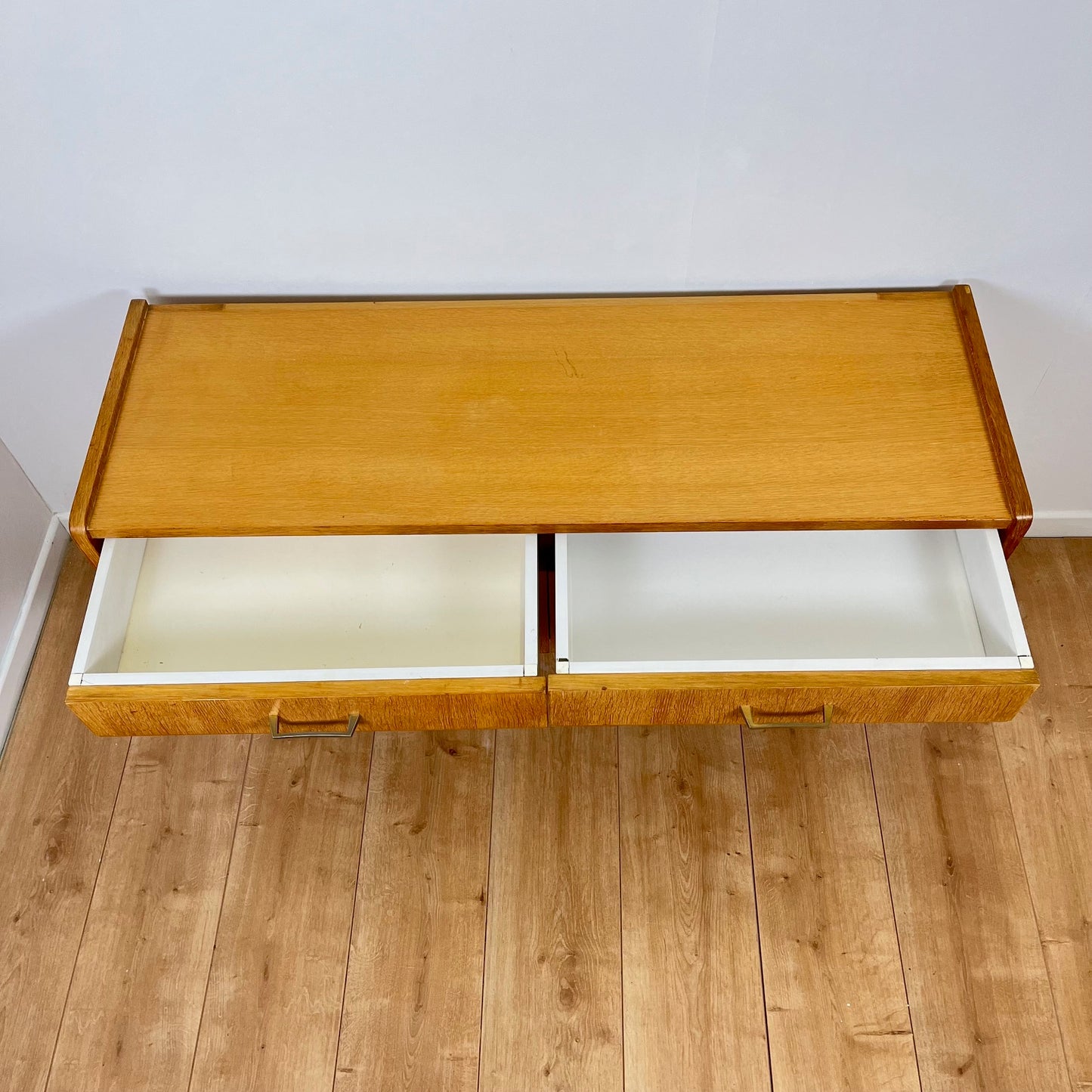 Buffet bas vintage en bois clair , 1960/70