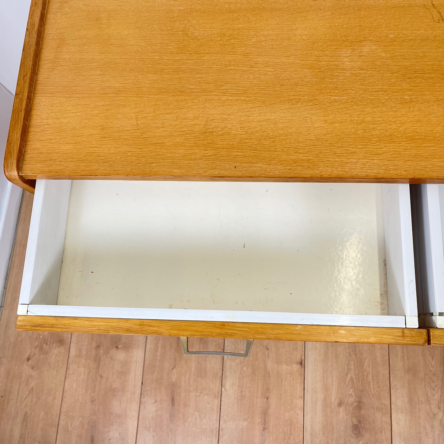 Buffet bas vintage en bois clair , 1960/70