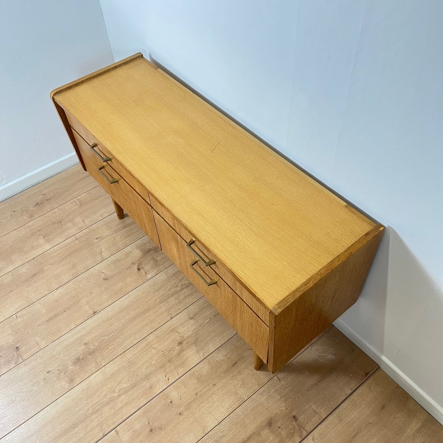 Buffet bas vintage en bois clair , 1960/70