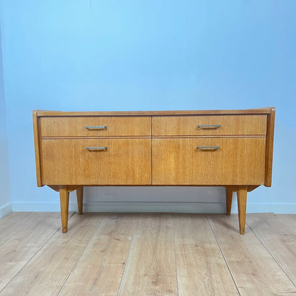 Buffet bas vintage en bois clair , 1960/70