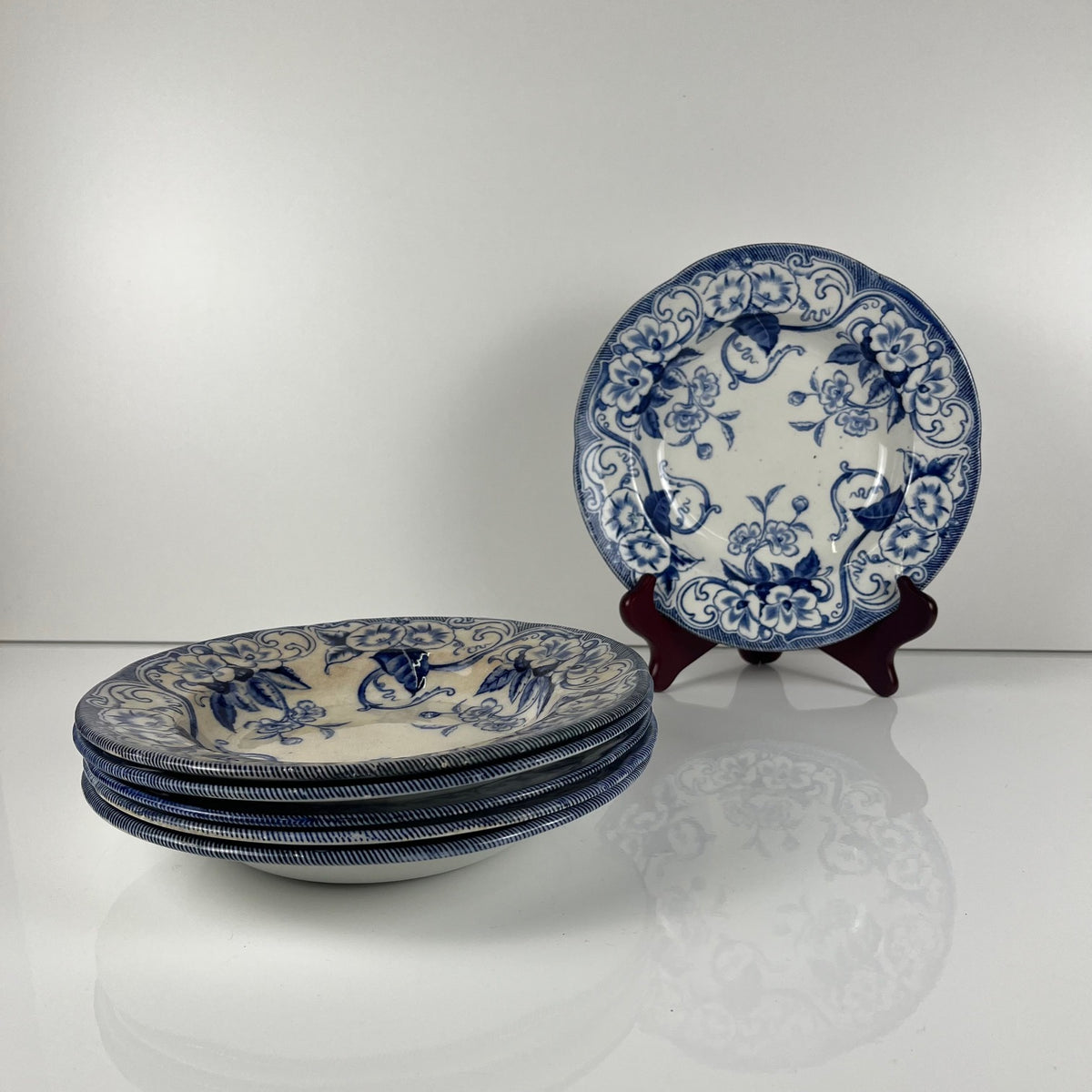 Set de 6 Assiettes creuses en Terre de Fer « Flora » – Creil et Montereau, XIXe siècle, bleu