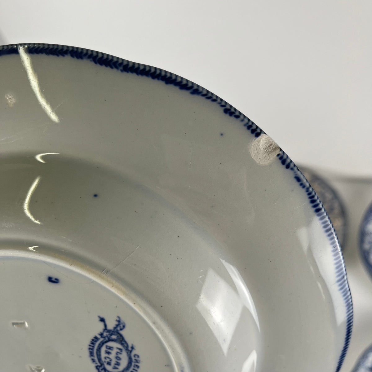 Set de 6 Assiettes creuses en Terre de Fer « Flora » – Creil et Montereau, XIXe siècle, bleu