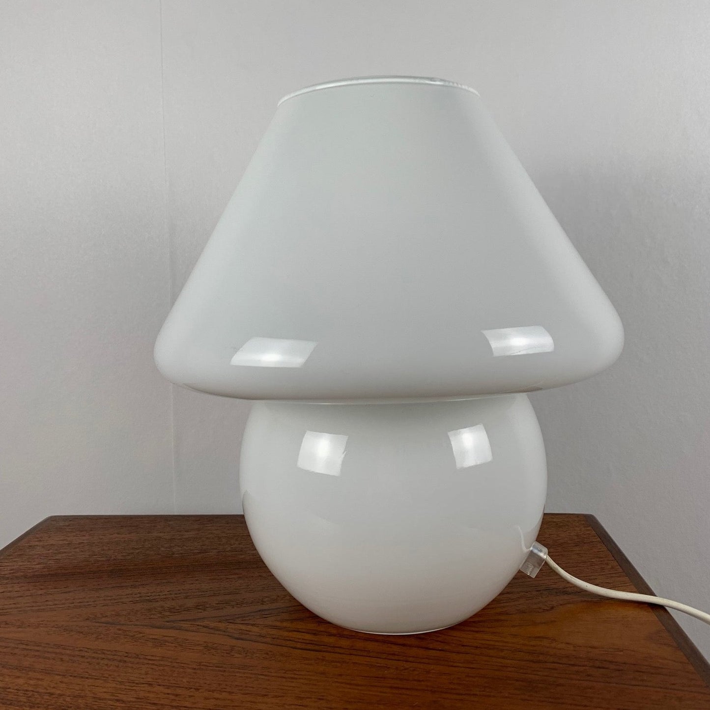 Lampe champignon en verre blanc , 1980