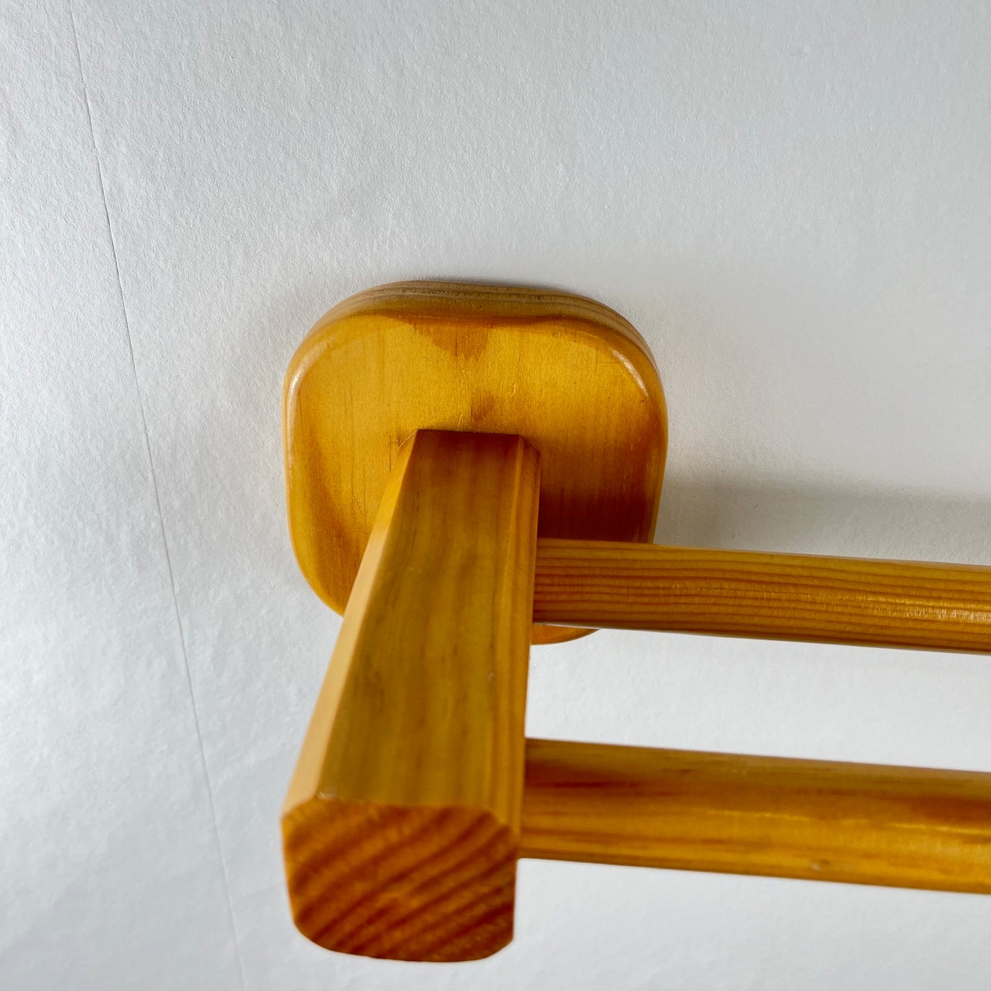 Porte serviette en pin minimaliste, 1970/80, attache carré