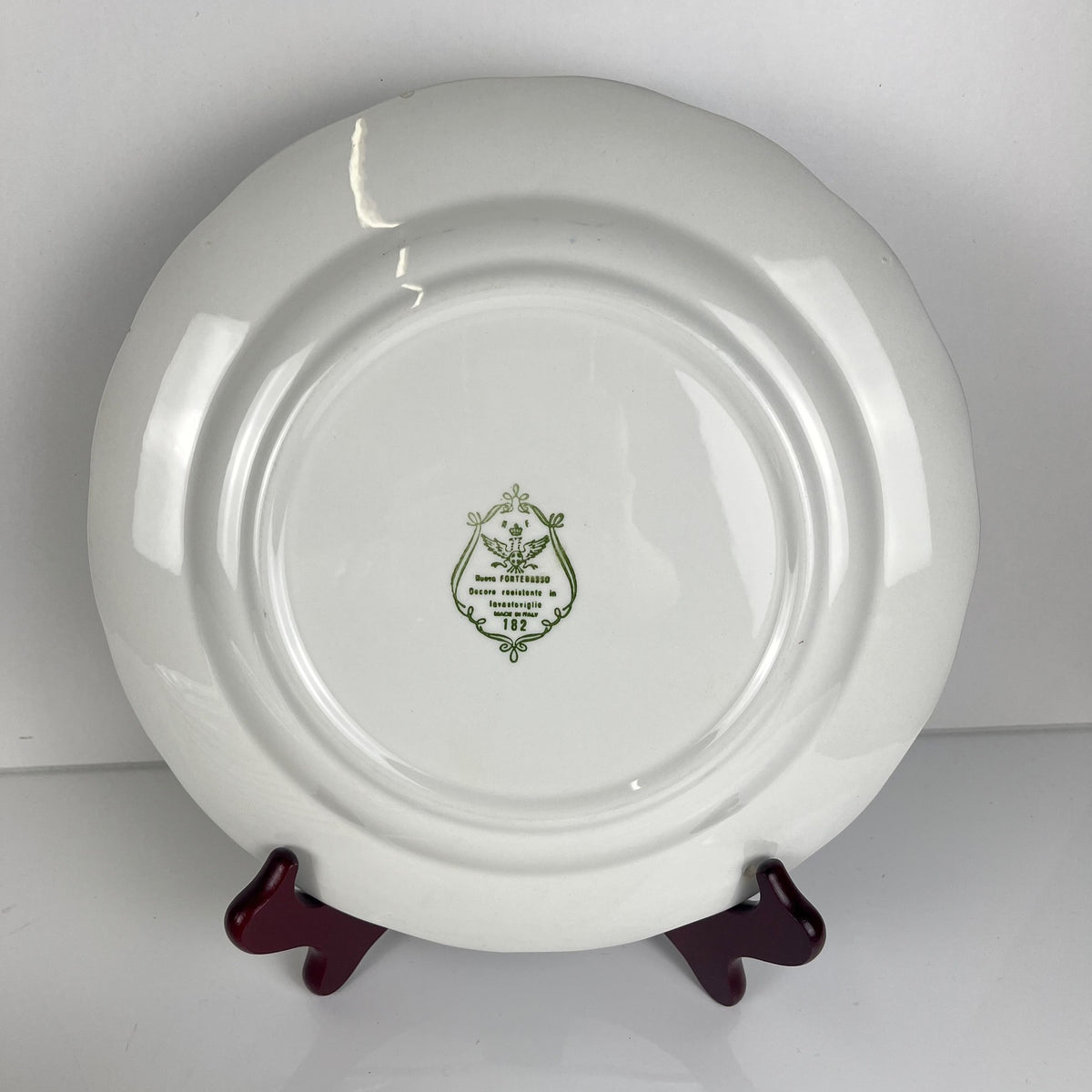 Set of 8 Nuova Fontebasso dinner plates, blue flower motif and scalloped edge, Italy, 20th century.
