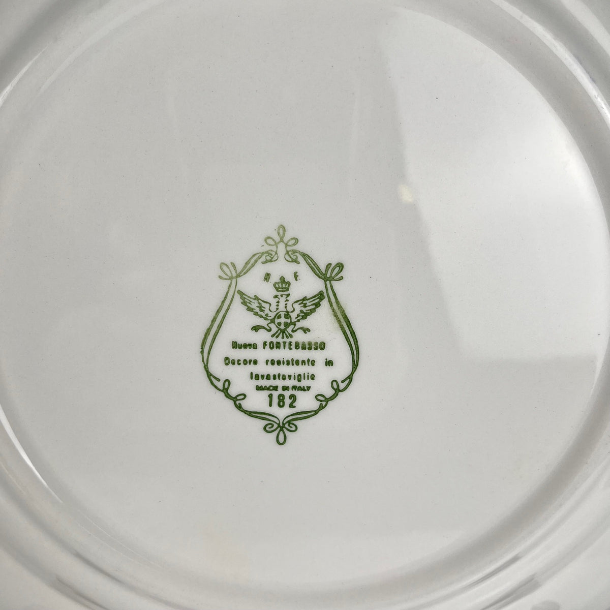 Set of 8 Nuova Fontebasso dinner plates, blue flower motif and scalloped edge, Italy, 20th century.
