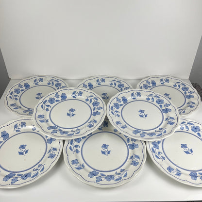 Set of 8 Nuova Fontebasso dinner plates, blue flower motif and scalloped edge, Italy, 20th century.