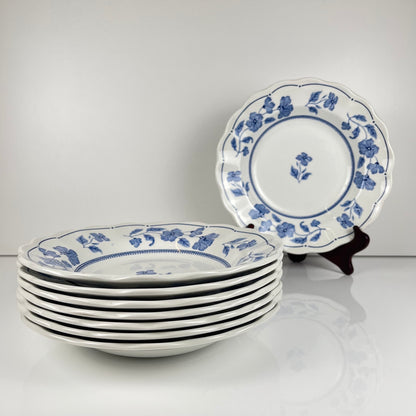 Set de 8 assiettes creuses Nuova Fontebasso, motif fleur bleu et bord festonné, Italie, XX eme.