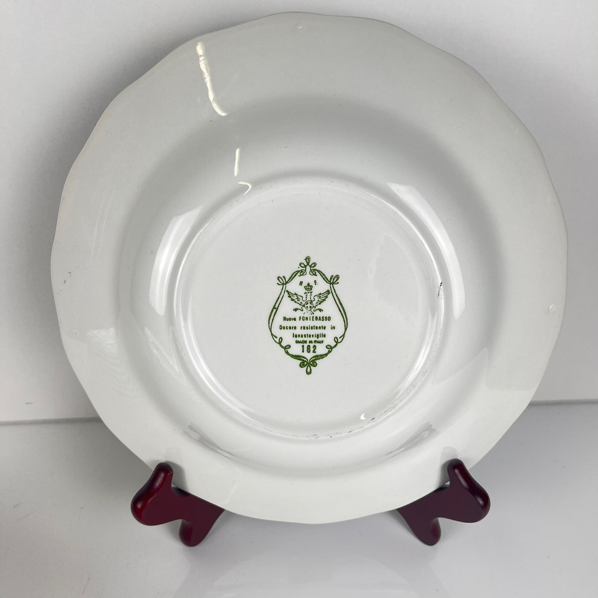 Set de 8 assiettes creuses Nuova Fontebasso, motif fleur bleu et bord festonné, Italie, XX eme.