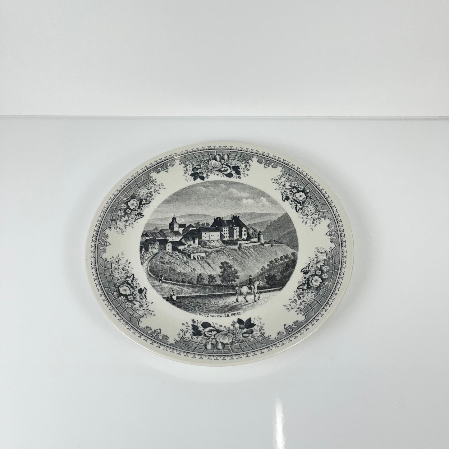 Plat Villeroy & Boch  "Wiltz, luxembourg", gris