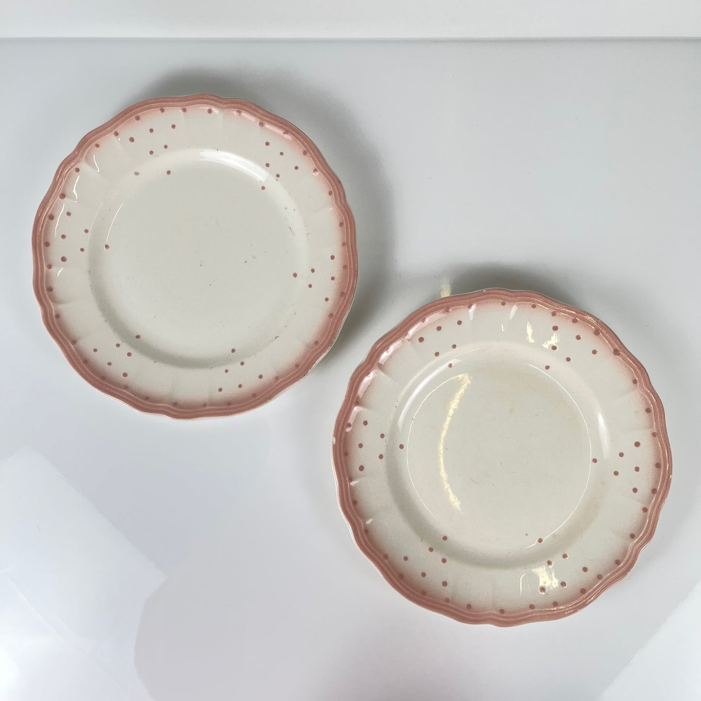 Set de 2 assiettes Salins Les bains rose, avant 1970