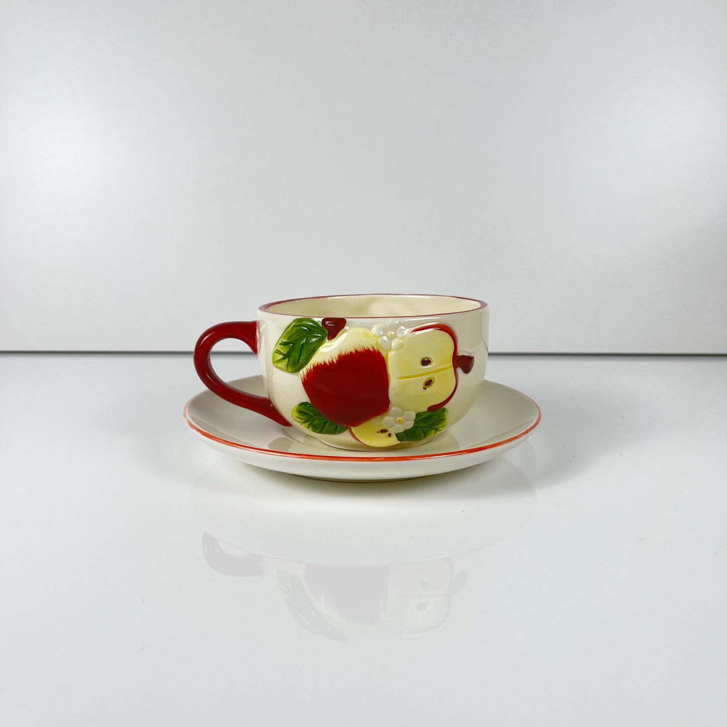 Set de 4 tasses avec soucoupes barbotine "Pomme"