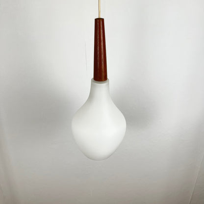 Suspension scandinave opaline et teck, midcentury modern