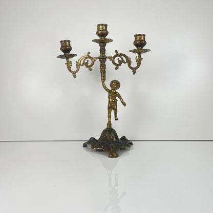 Candélabre ancien à 3 bras en laiton moulé, Angelot, fin XIXe-Début XXe