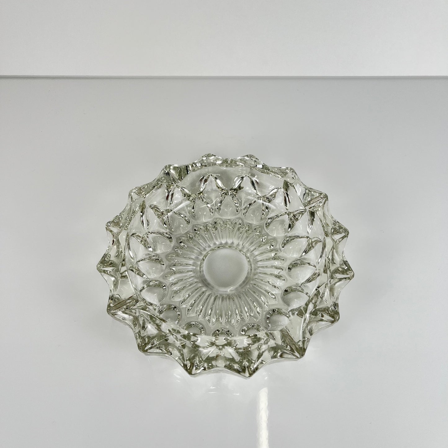 Grand cendrier en cristal taillé, 1960, France