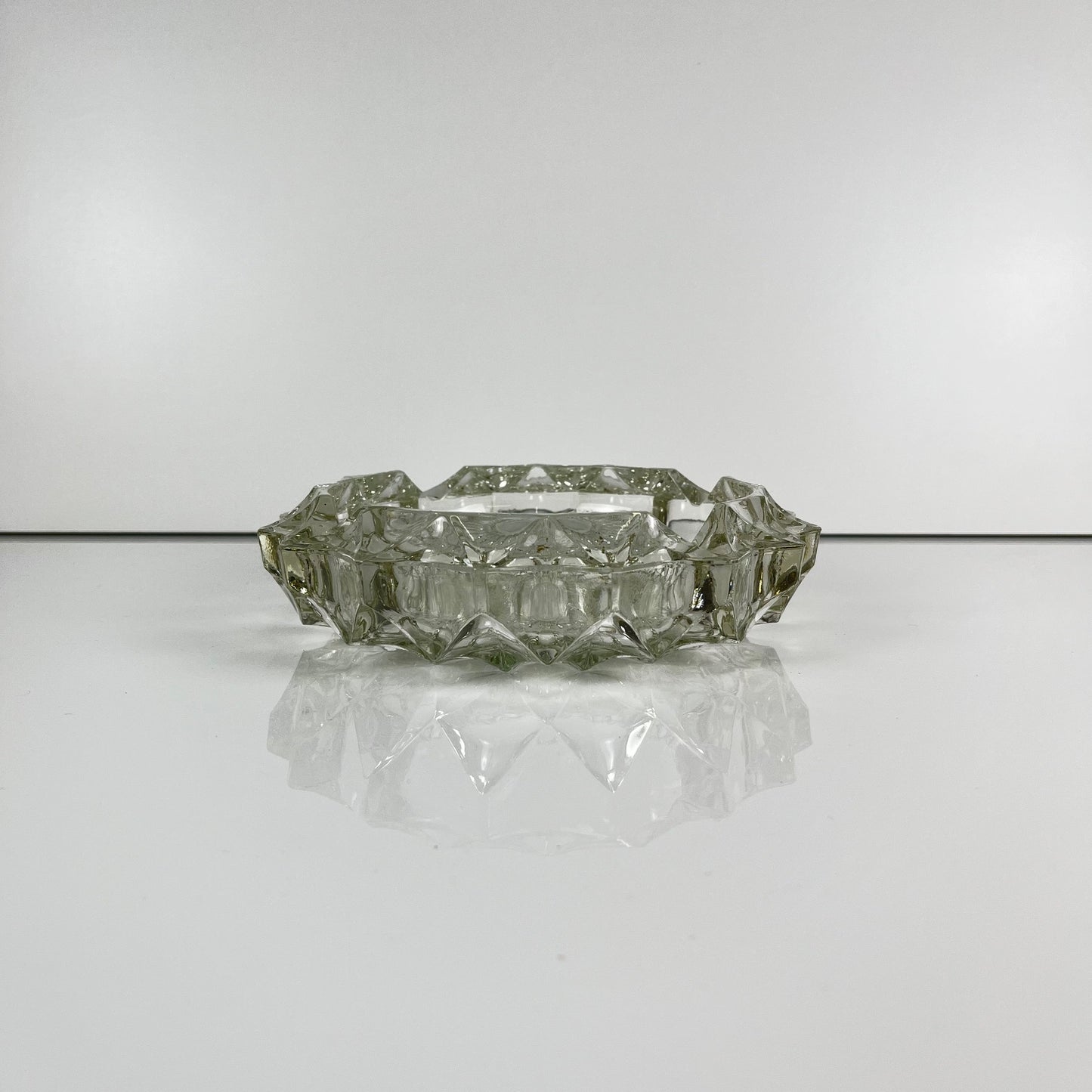 Grand cendrier en cristal taillé, 1960, France