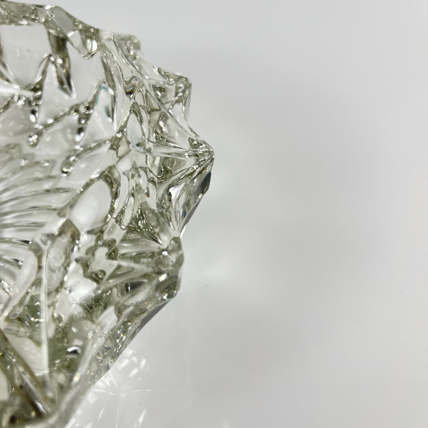 Grand cendrier en cristal taillé, 1960, France