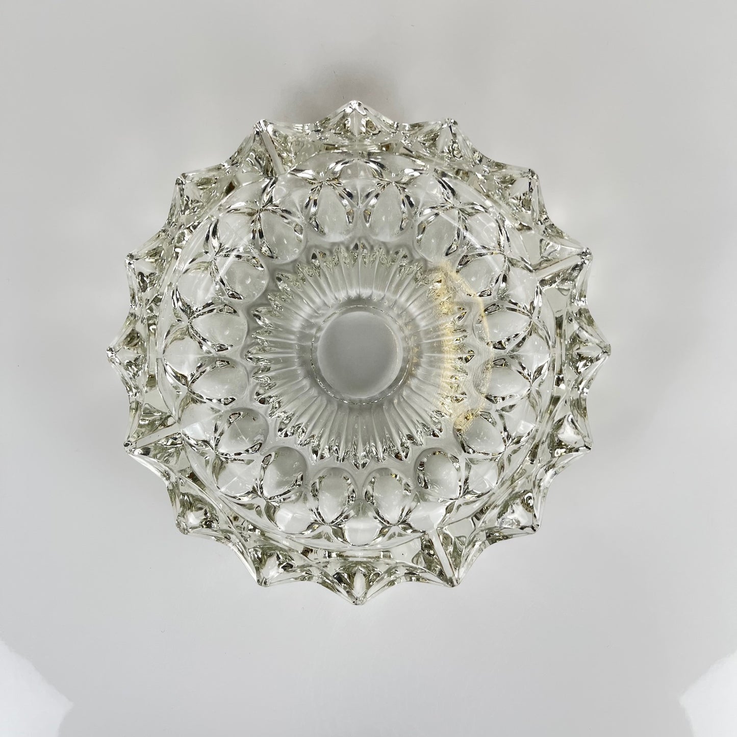 Grand cendrier en cristal taillé, 1960, France