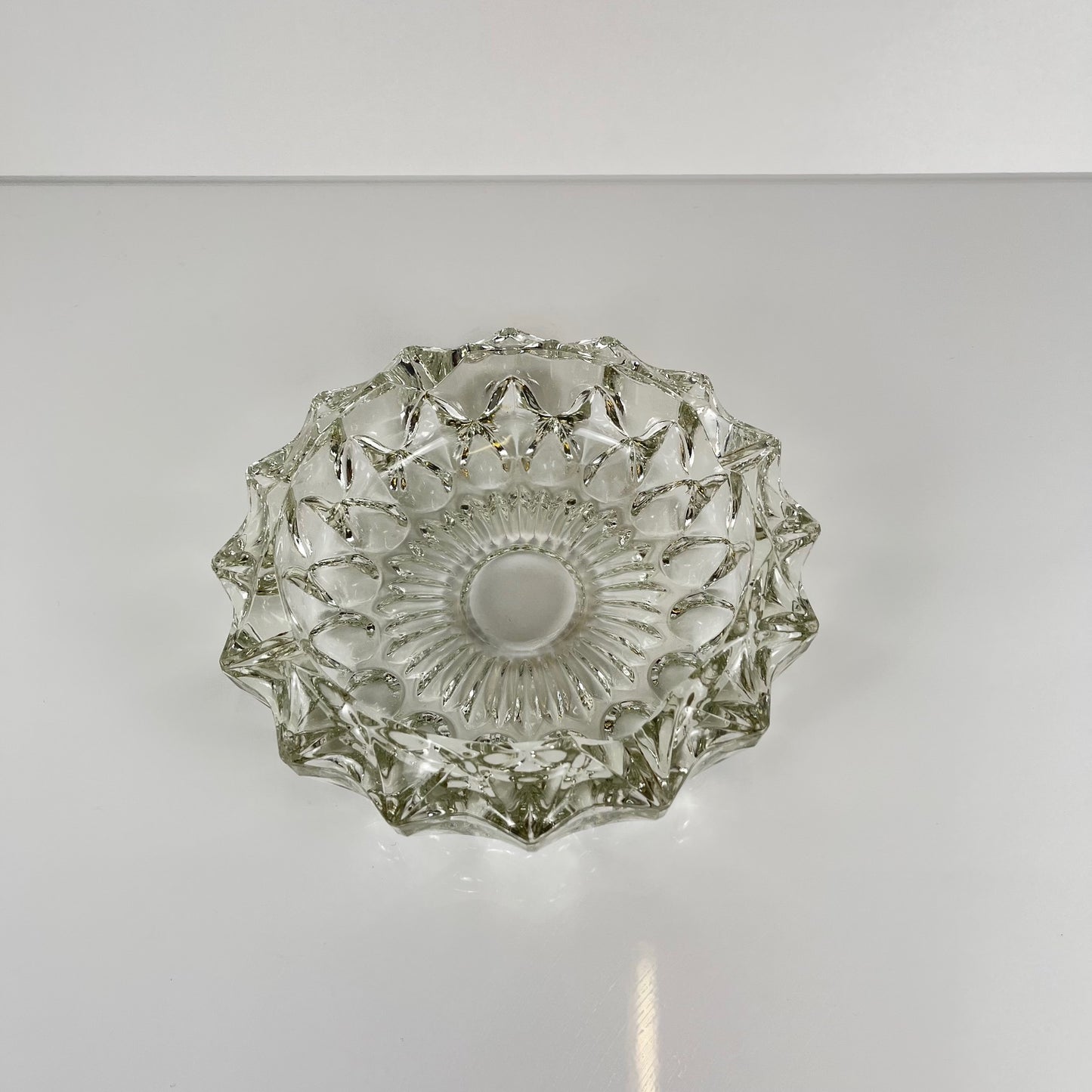 Grand cendrier en cristal taillé, 1960, France