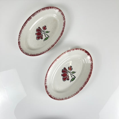 Duo de ravier en porcelaine, Badonviller, fleur rouge, 1950