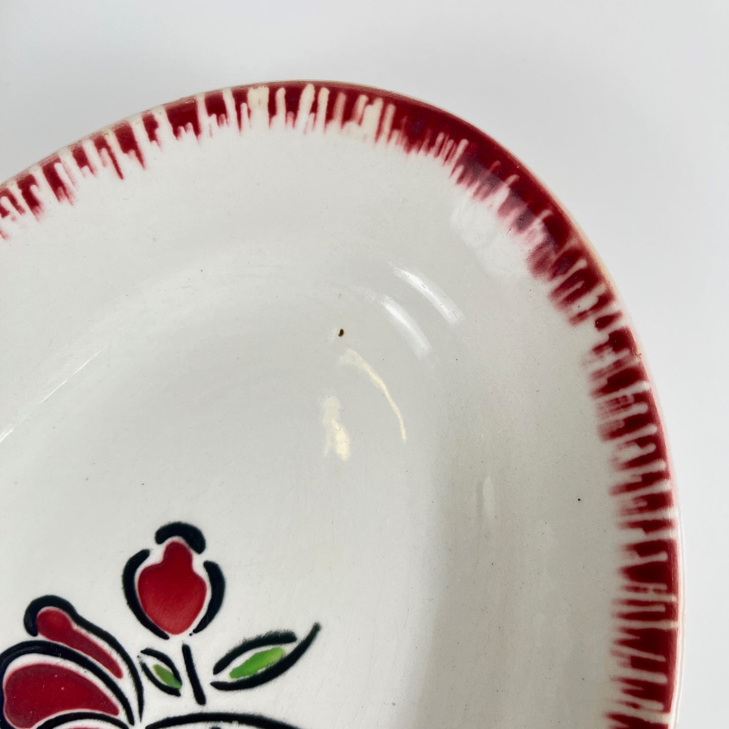 Duo de ravier en porcelaine, Badonviller, fleur rouge, 1950