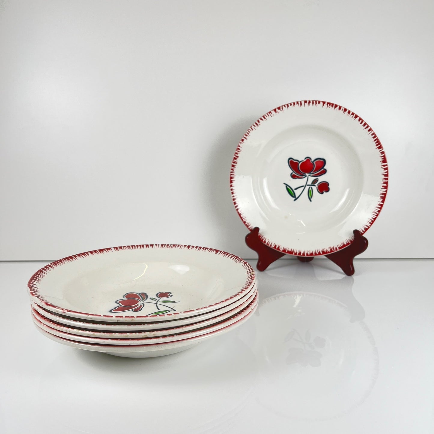 Set de 6 assiettes creuses en porcelaine, Badonviller, fleur rouge, 1950