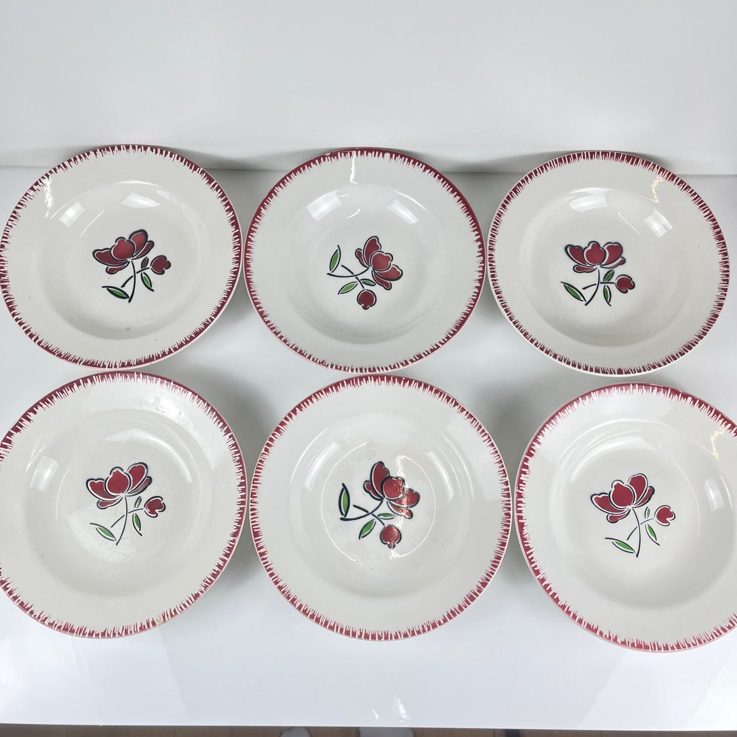 Set de 6 assiettes creuses en porcelaine, Badonviller, fleur rouge, 1950