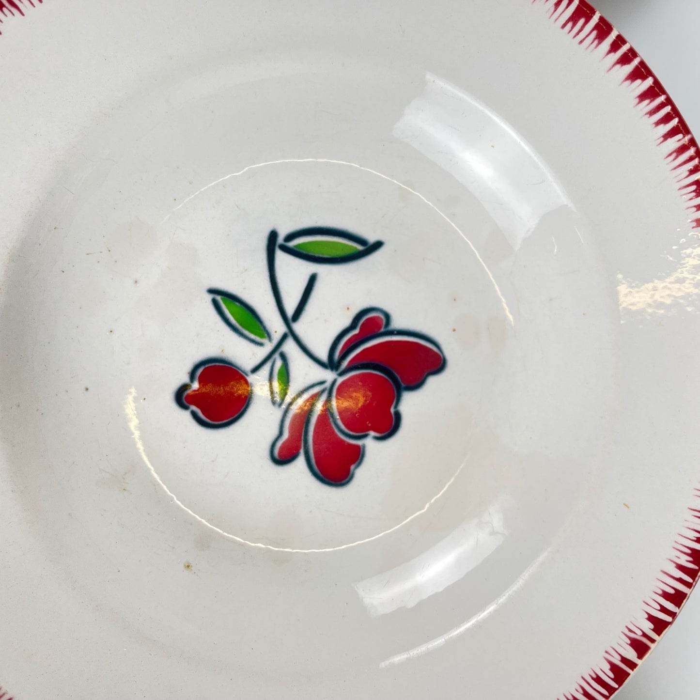 Set de 6 assiettes creuses en porcelaine, Badonviller, fleur rouge, 1950