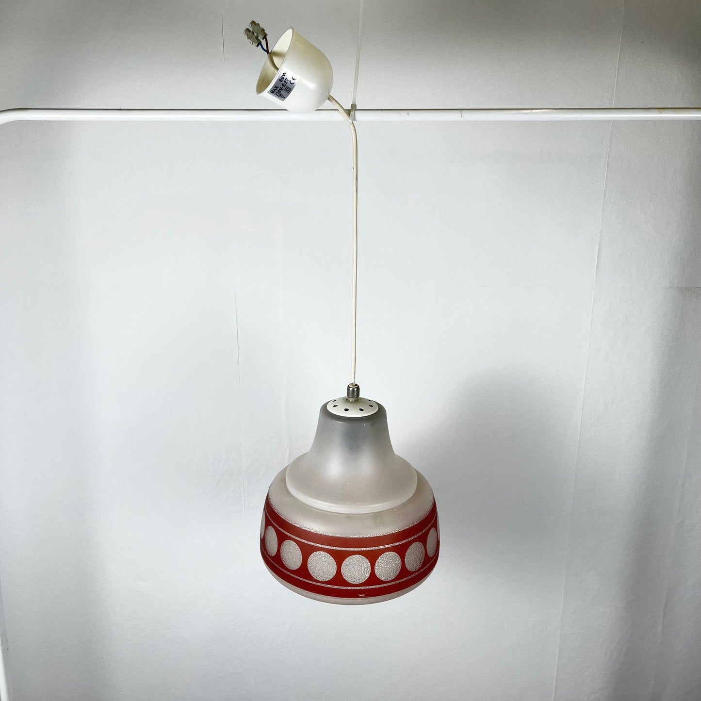 Suspension vintage en verre, bande rouge  , 1960/70 MCM