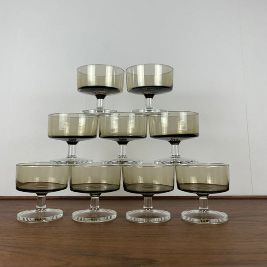 Lot de 9 verre à champagne en verre fumé, 1970