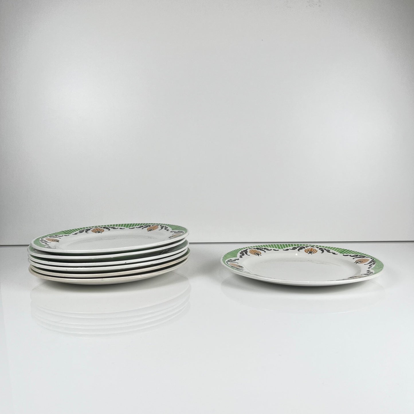 Set de 7 assiettes à dessert  Sarreguemines "Maroussia", début XXe